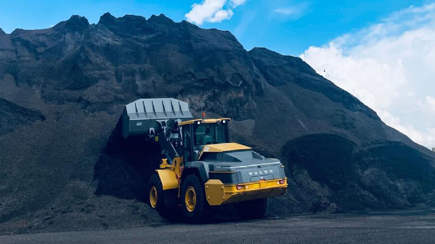 Volvo CE marks first deployment of electric wheel loader in Indonesia