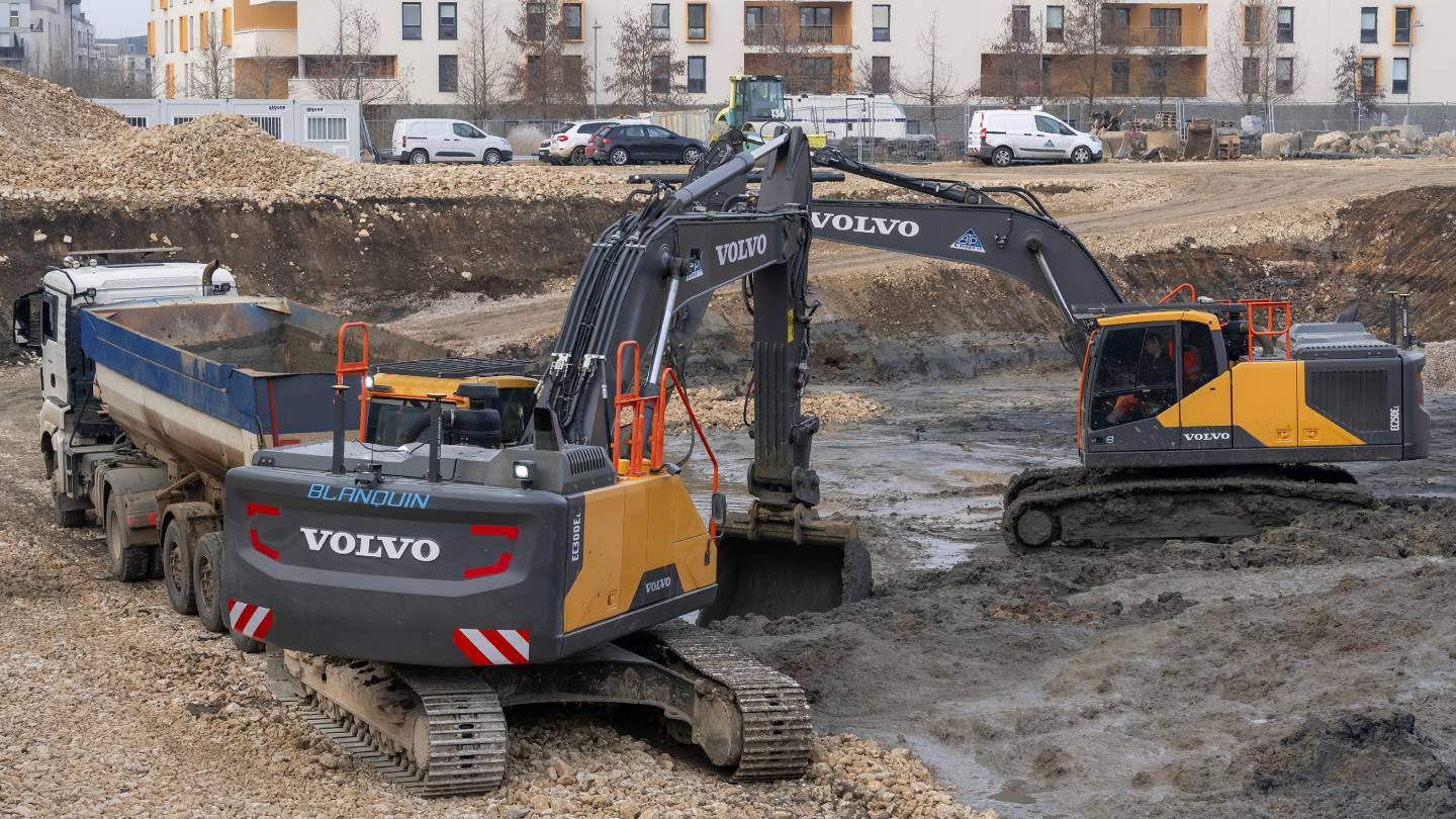 Volvo CE reports 16% drop in Q4 net sales amid market fluctuations