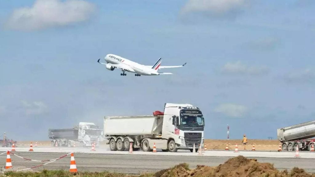 Groupe ADP selects Colas-led consortium for Paris-Orly runway upgrade